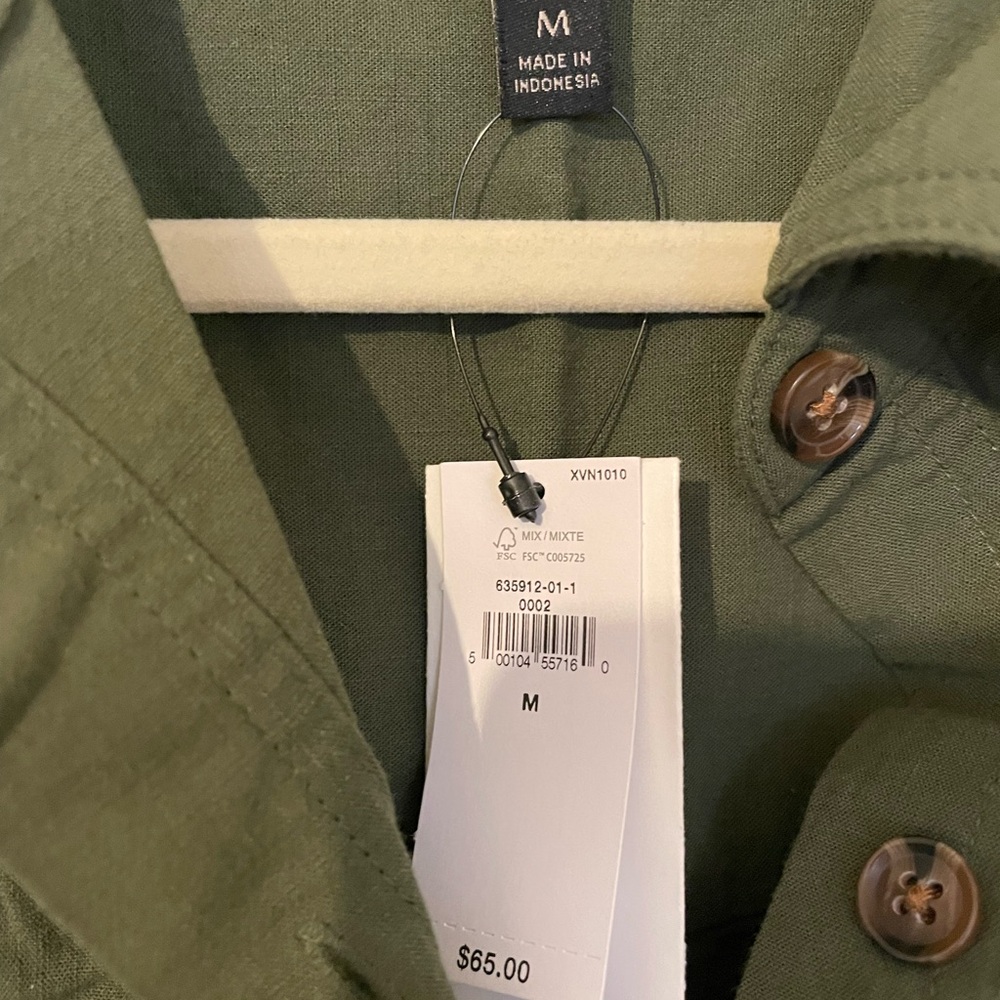 Banana Republic Green Sleeveless Casual Button-Up with Pockets - Picture 2 of 5